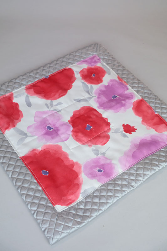 画像1: ワンとニャンのすて〜きなマット〈Watercolor Flowers - M〉