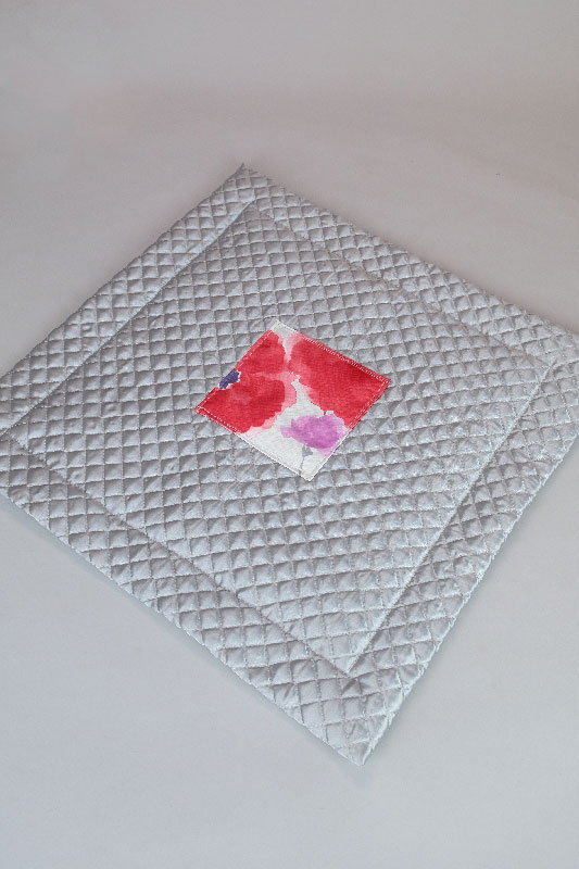 画像: ワンとニャンのすて〜きなマット〈Watercolor Flowers - M〉